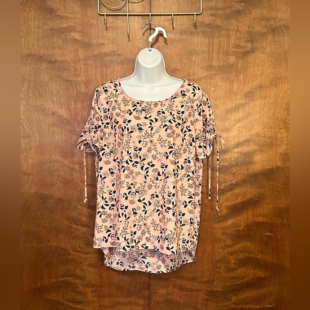 Les Amis Short Tie Sleeve Blouse Womens L Pink Floral Polyester Top Career NWOT